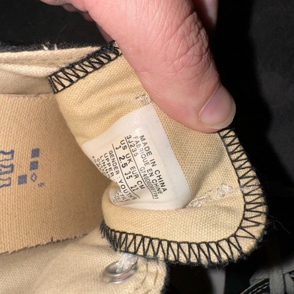 Women’s Converse - Picture 3 of 3